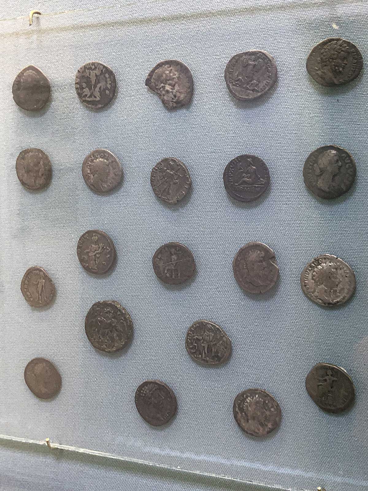Монети срібні (Середне Подніпров'я II ст.)