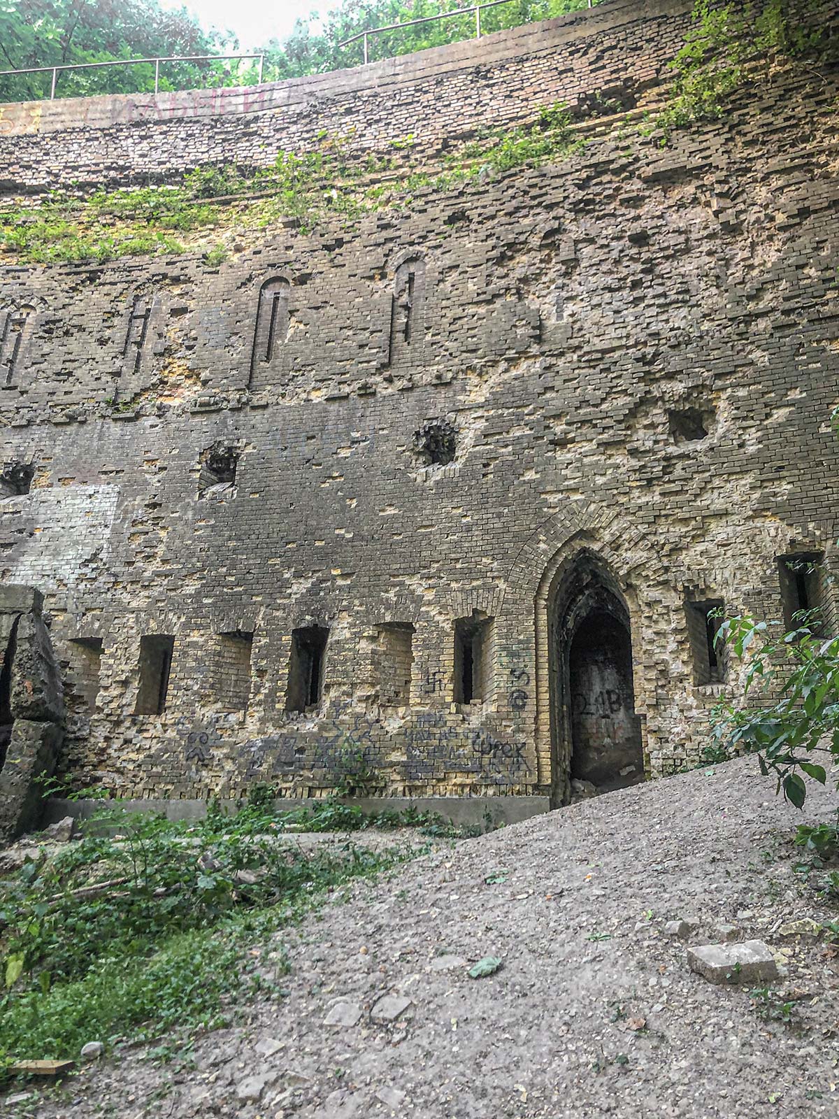 Нижня підпірна стіна Ново-Печерської фортеці